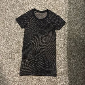 LULULEMON- short sleeve swiftly tech